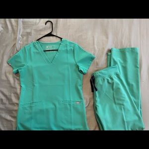 FIGS SURGICAL GREEN SET SIZE MEDIUM